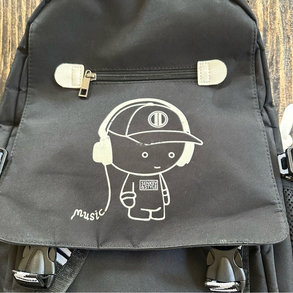 Black Backpack with reflective anime Graphic - Picture 3 of 11